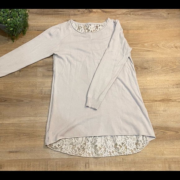 Beautiful beige long sleeve shirt with lace back - Picture 2 of 9